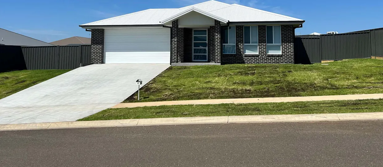 17 Boobook Court, Tamworth, NSW, 2340 - Image 1