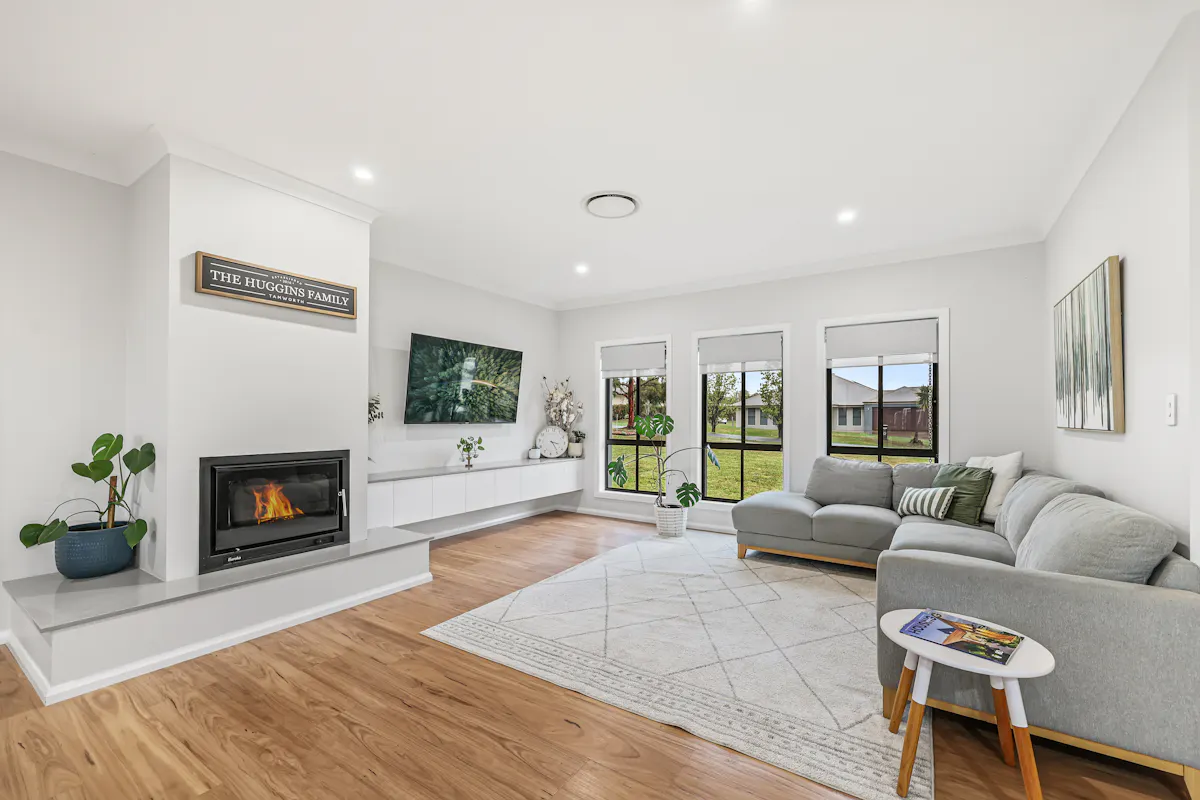 8 Mahogany Street — photo 2 of 24