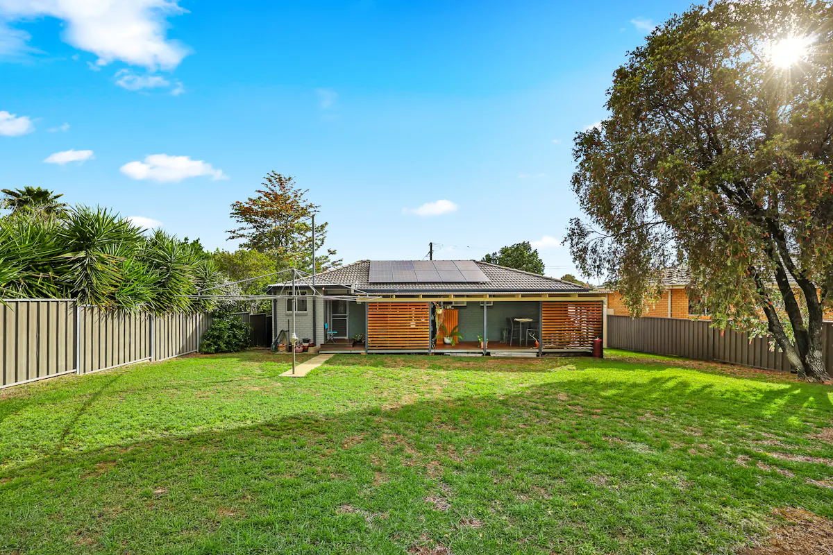 6 Gladys Street — photo 10 of 12