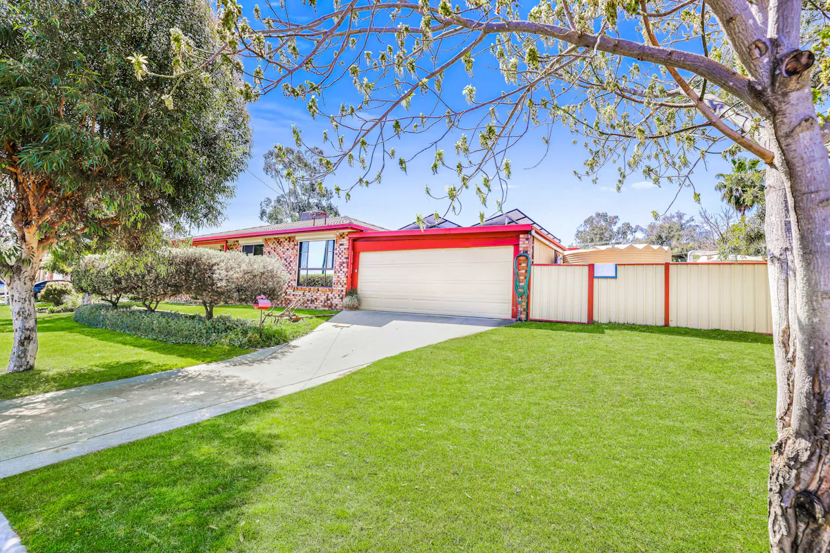 4 Glengarvin Drive — photo 3 of 12
