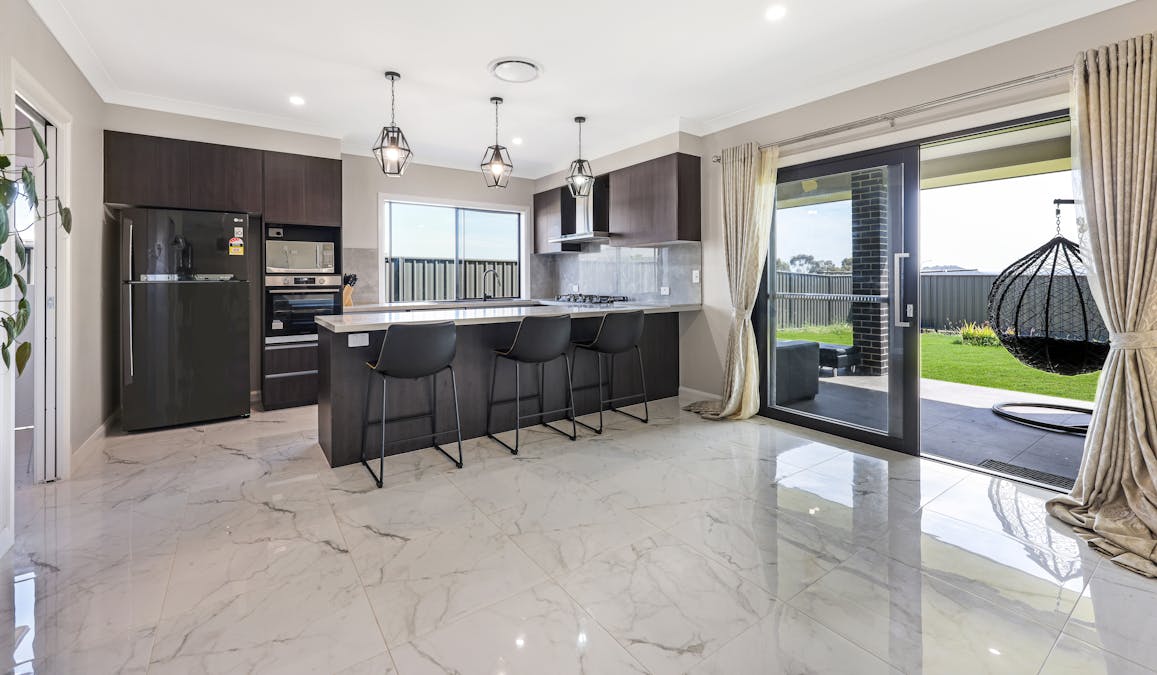 8 Grand Meadows Drive, Tamworth, NSW, 2340 - Image 3
