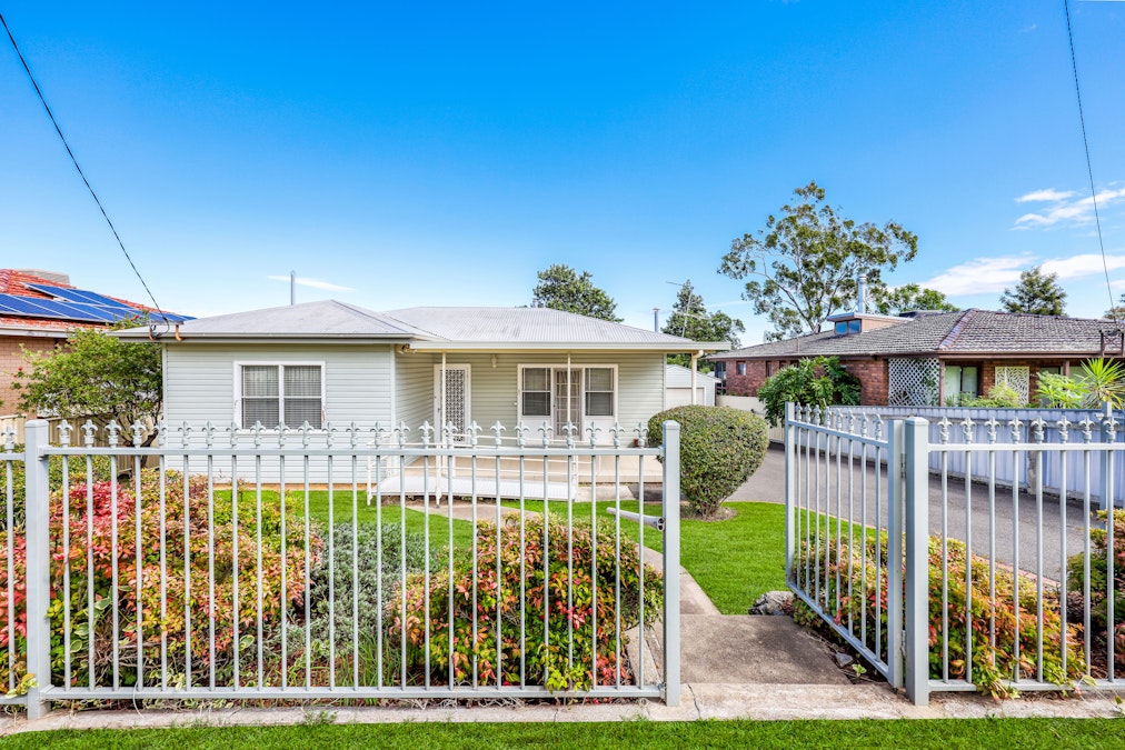 18 Cypress Street, Tamworth, NSW, 2340 - Image 1