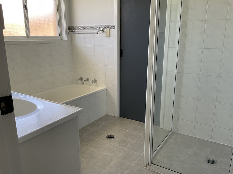 6 Nowland Crescent, Tamworth, NSW, 2340 - Image 4