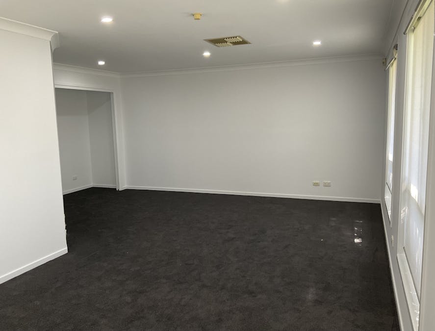 6 Nowland Crescent, Tamworth, NSW, 2340 - Image 9