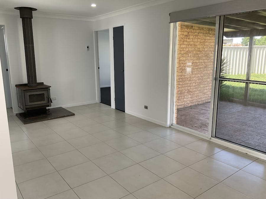 6 Nowland Crescent, Tamworth, NSW, 2340 - Image 2