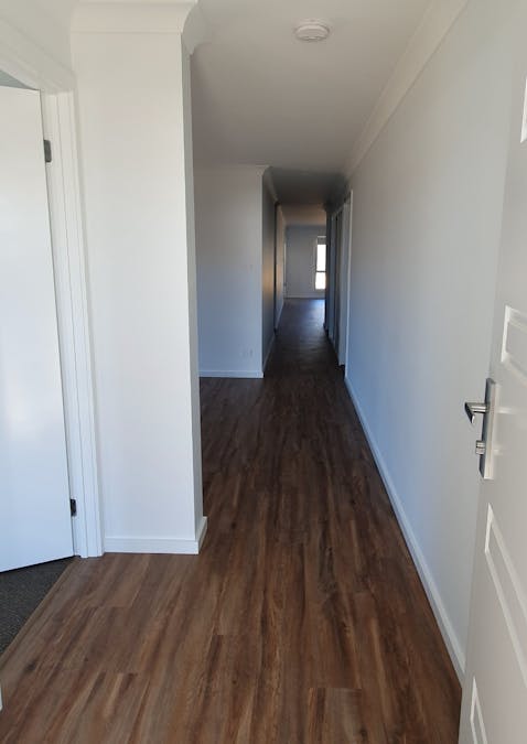 9 Evesham Circuit, Tamworth, NSW, 2340 - Image 2