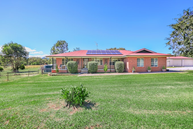 125 Wyndham Close, Tamworth, NSW, 2340 - Image 1