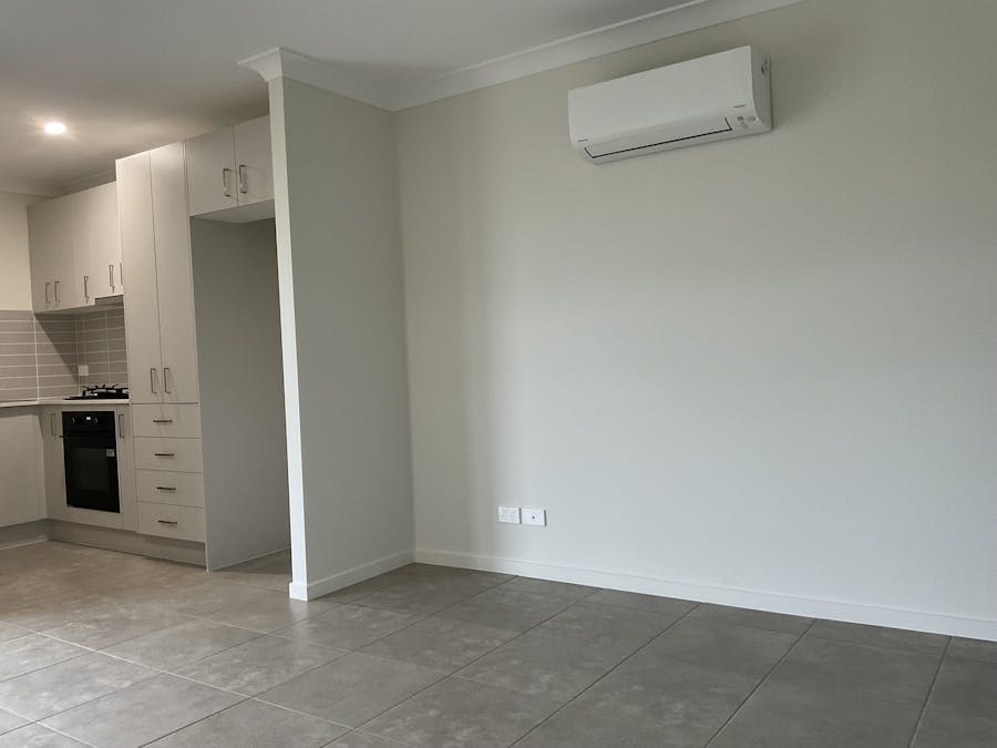 2/24 Cliffdale Place, Kootingal, NSW, 2352 - Image 2