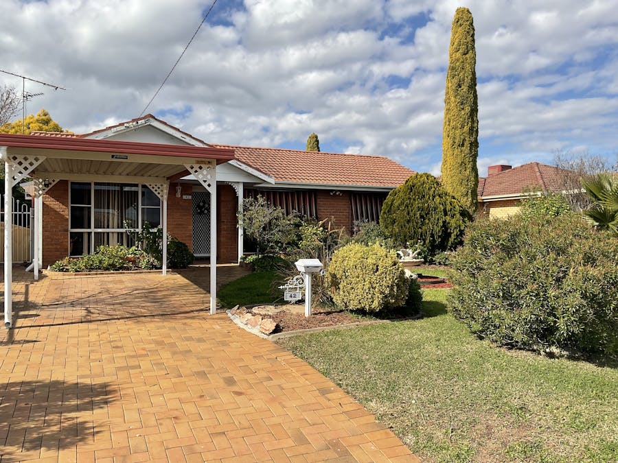 42 Ridge Street, Tamworth, NSW, 2340 - Image 1