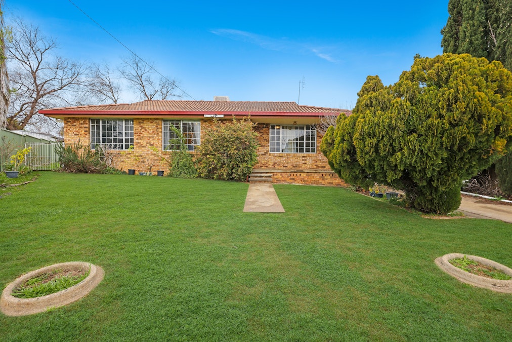 8 Frederick Place, Tamworth, NSW, 2340 - Image 1