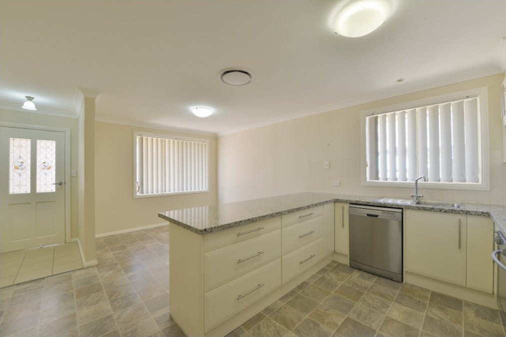 6B Iris Close, Kootingal, NSW, 2352 - Image 2