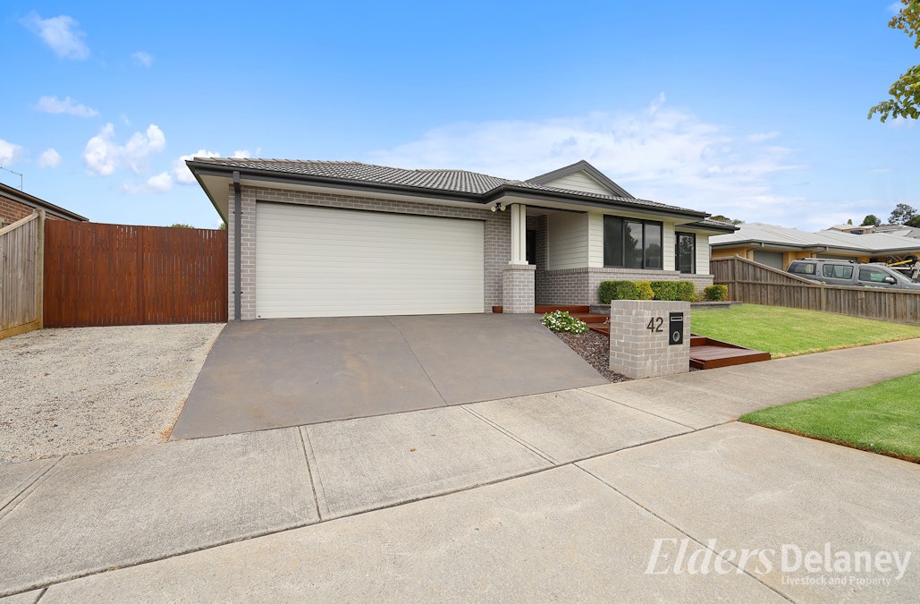 42 Timbertop Crescent, Drouin, VIC, 3818 - Image 3