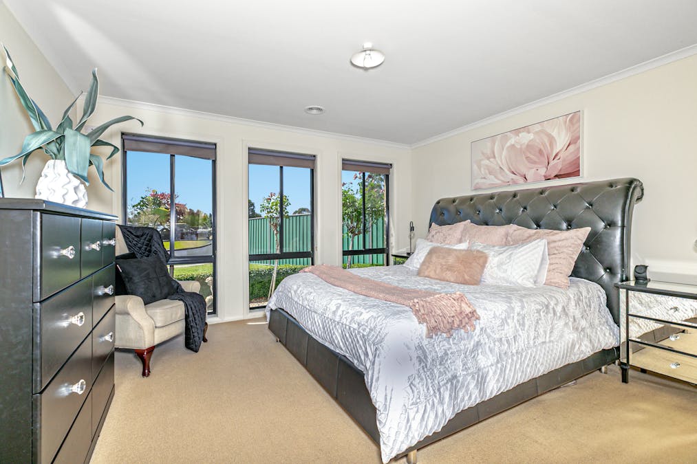 6 Crombe Court, Newborough, VIC, 3825 - Image 2