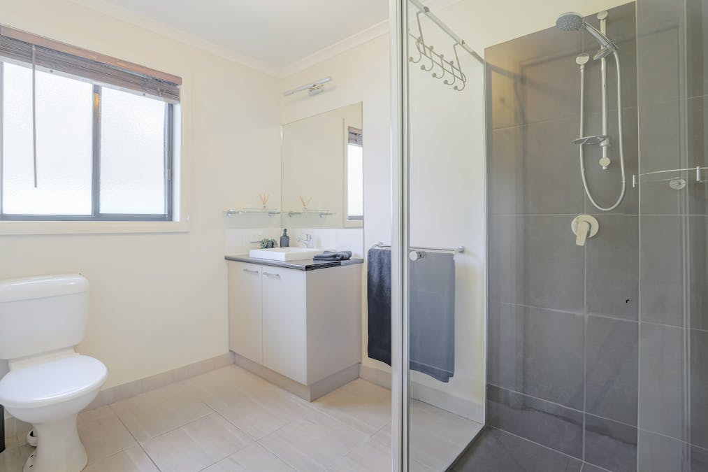 6 Crombe Court, Newborough, VIC, 3825 - Image 8