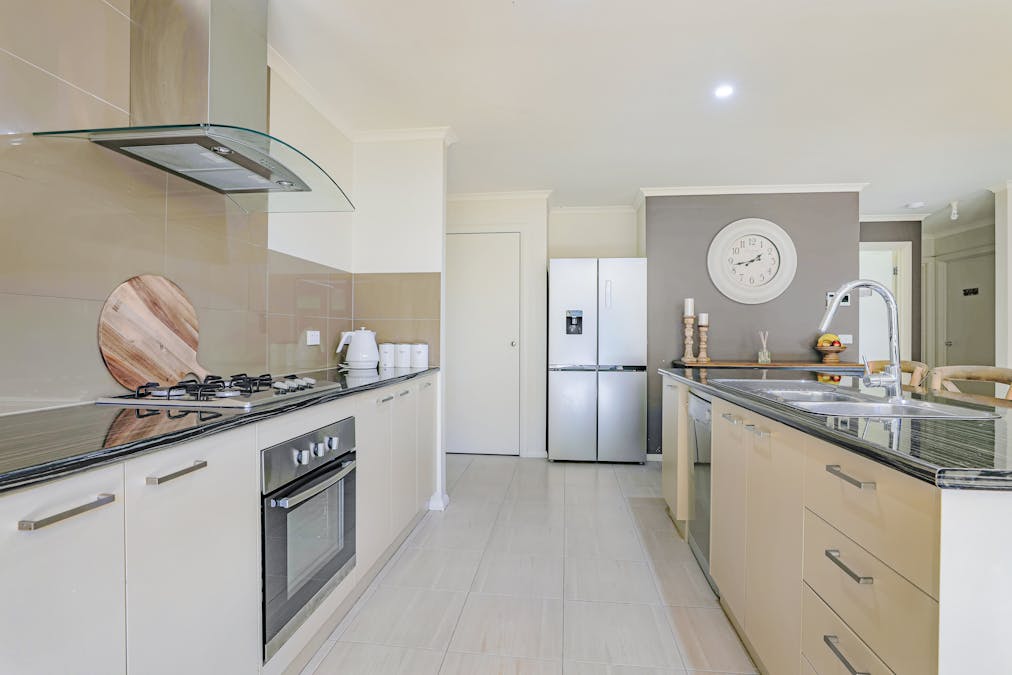 6 Crombe Court, Newborough, VIC, 3825 - Image 13
