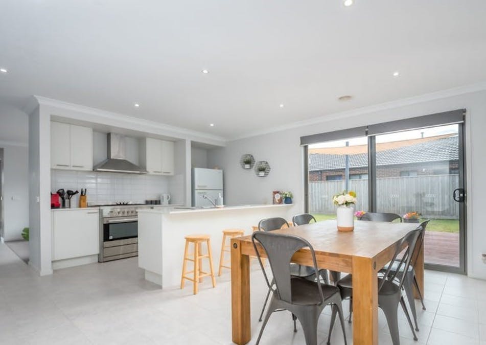 14 Avoca Place, Moe, VIC, 3825 - Image 2
