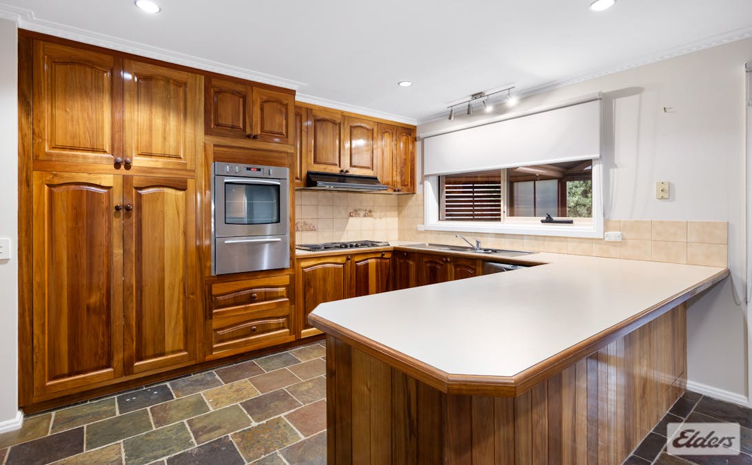 2 Glendalough Close, Warragul, VIC, 3820 - Image 3