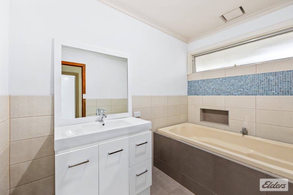 10-12 Paterson Street, Drouin East, VIC, 3818 - Image 9