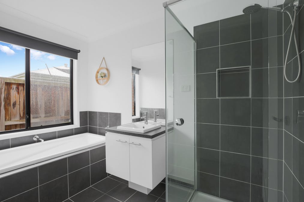 18 Arapiles Drive, Moe, VIC, 3825 - Image 8