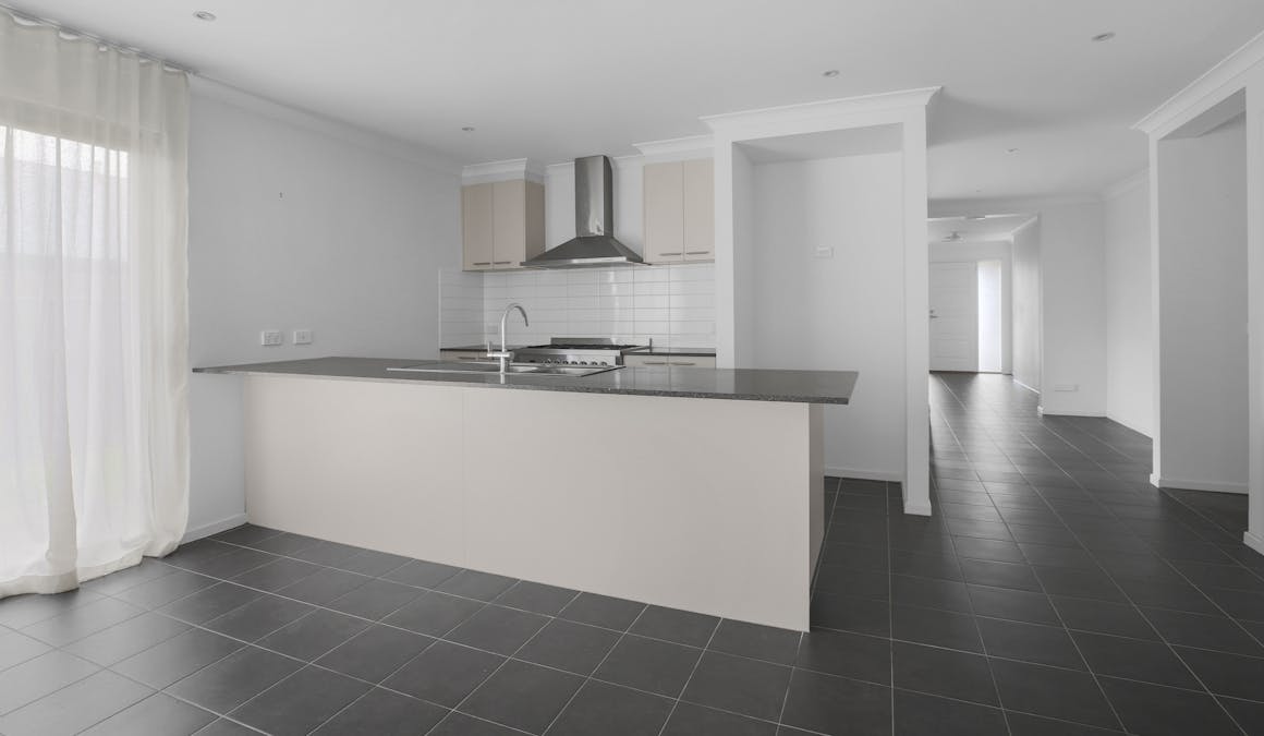 18 Arapiles Drive, Moe, VIC, 3825 - Image 2