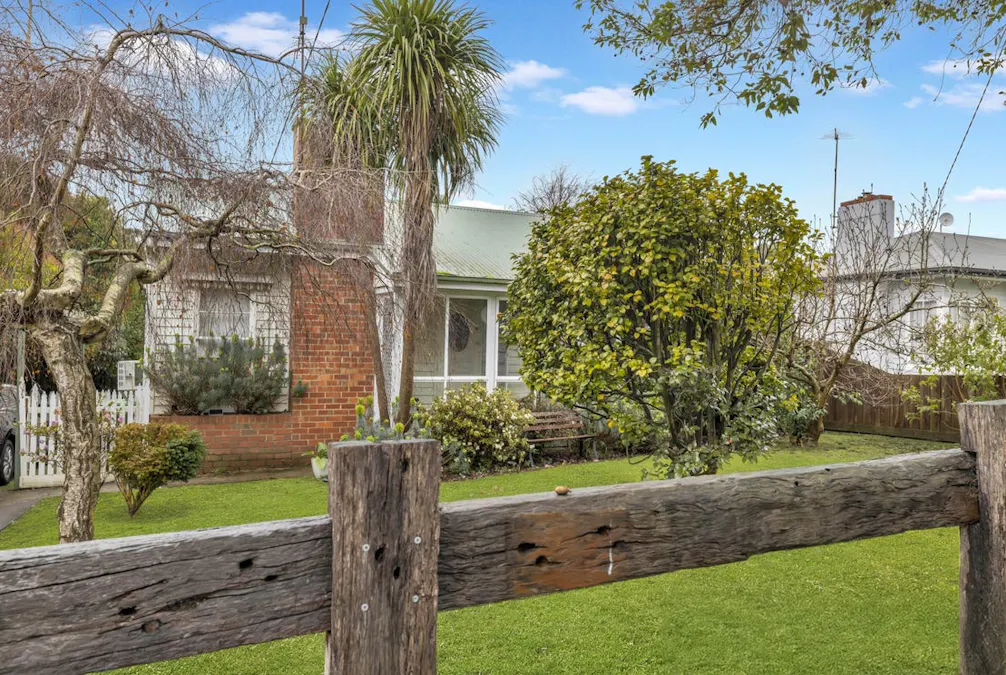 18 Centre Ave, Warragul, VIC, 3820 - Image 2