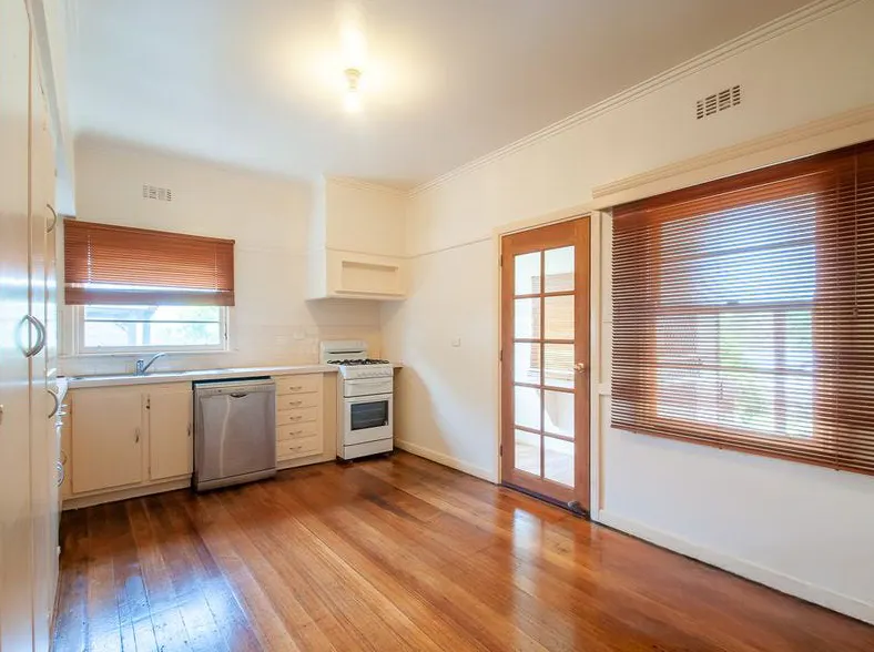 18 Centre Ave, Warragul, VIC, 3820 - Image 6