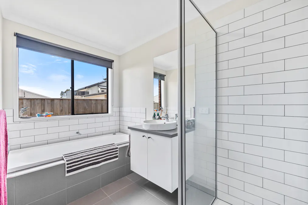 48 Grampians Drive, Moe, VIC, 3825 - Image 15