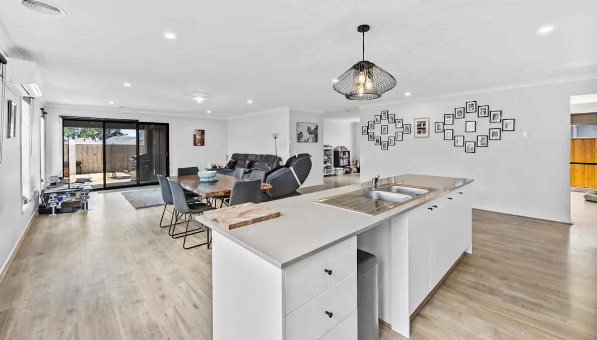 48 Grampians Drive, Moe, VIC, 3825 - Image 6