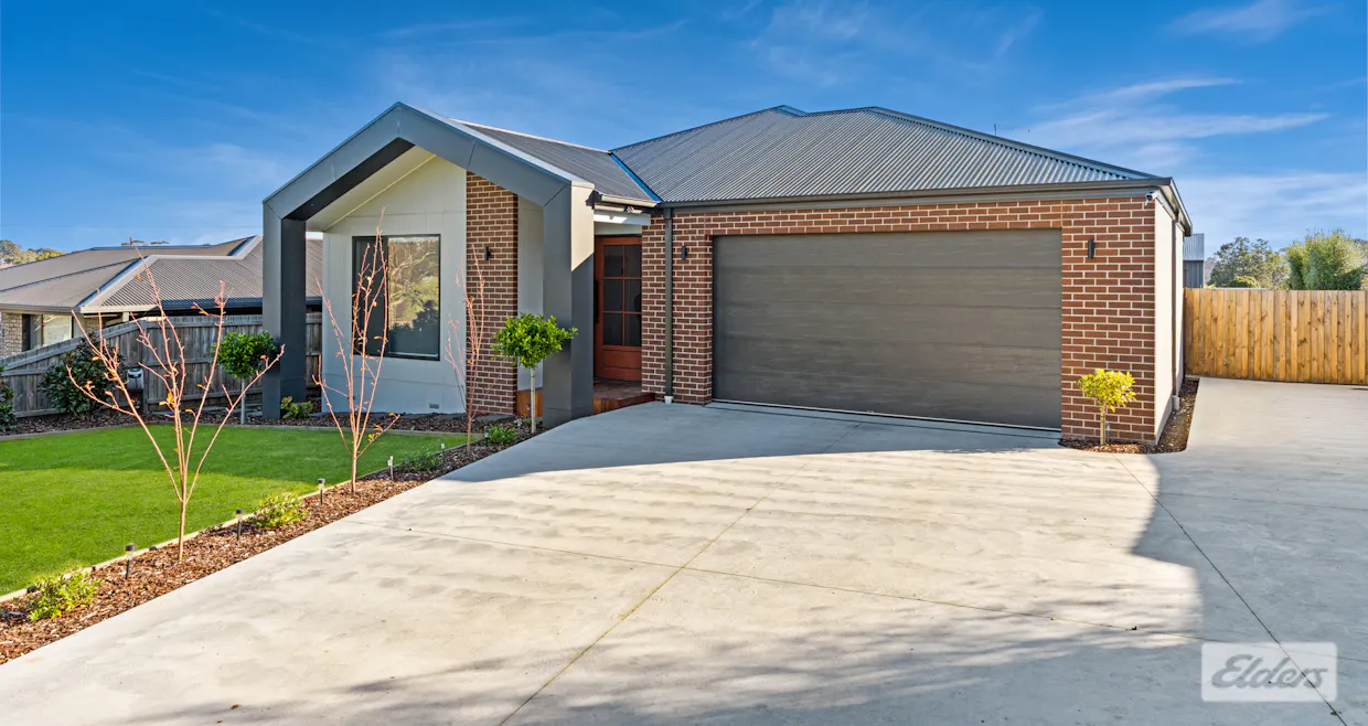11 Moe Street, Drouin, VIC, 3818 - Image 2