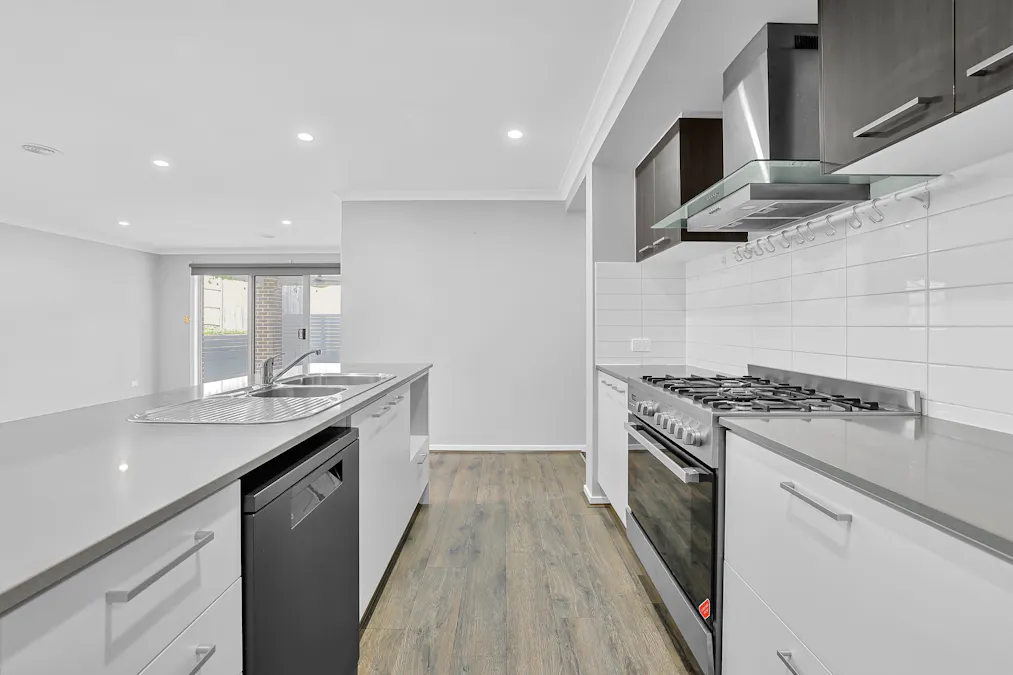12 Varcoe Court, Newborough, VIC, 3825 - Image 3