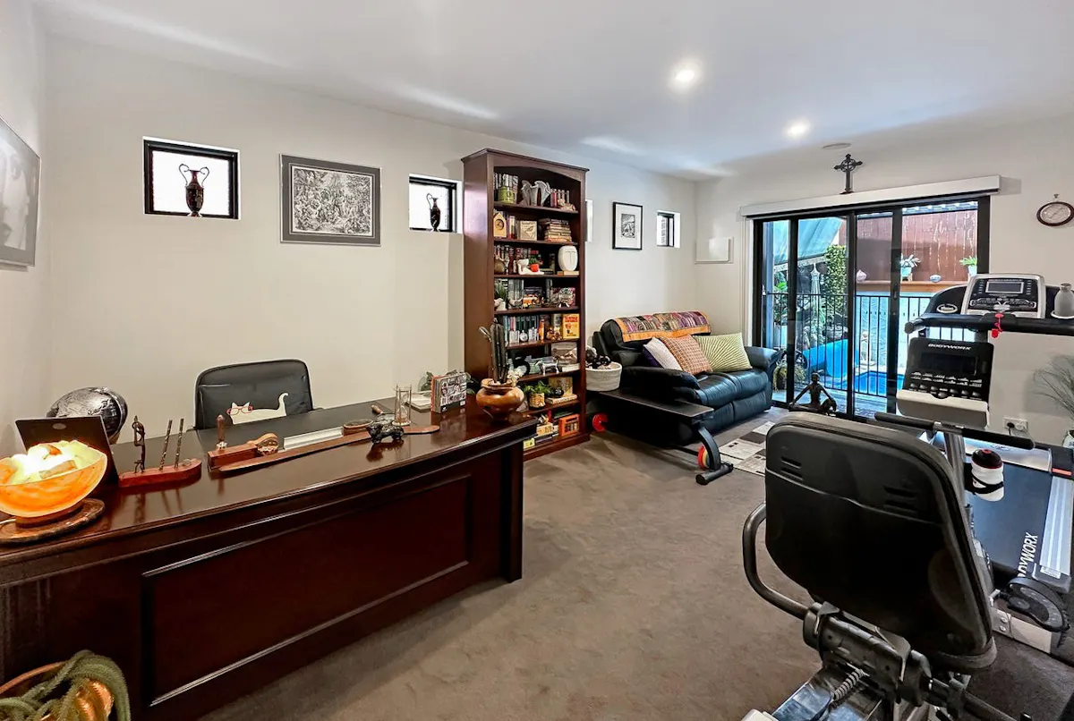1 / 90 Bowen Street — photo 3 of 25