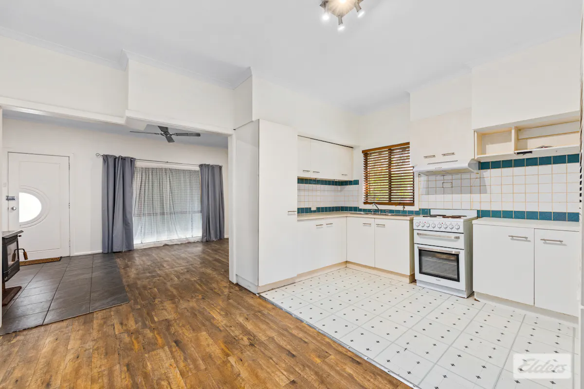 1 Hinkler Street — photo 4 of 26