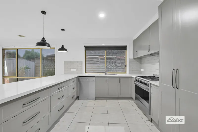 11 Tasman Close — photo 3 of 10