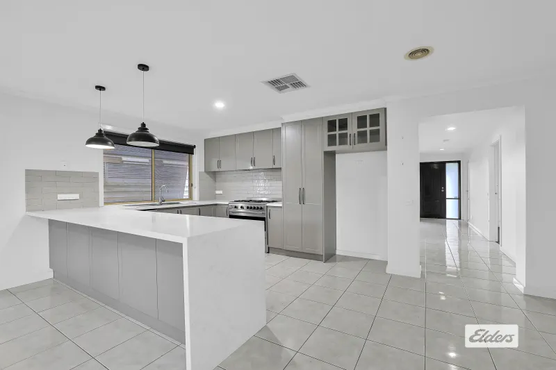 11 Tasman Close — photo 4 of 10
