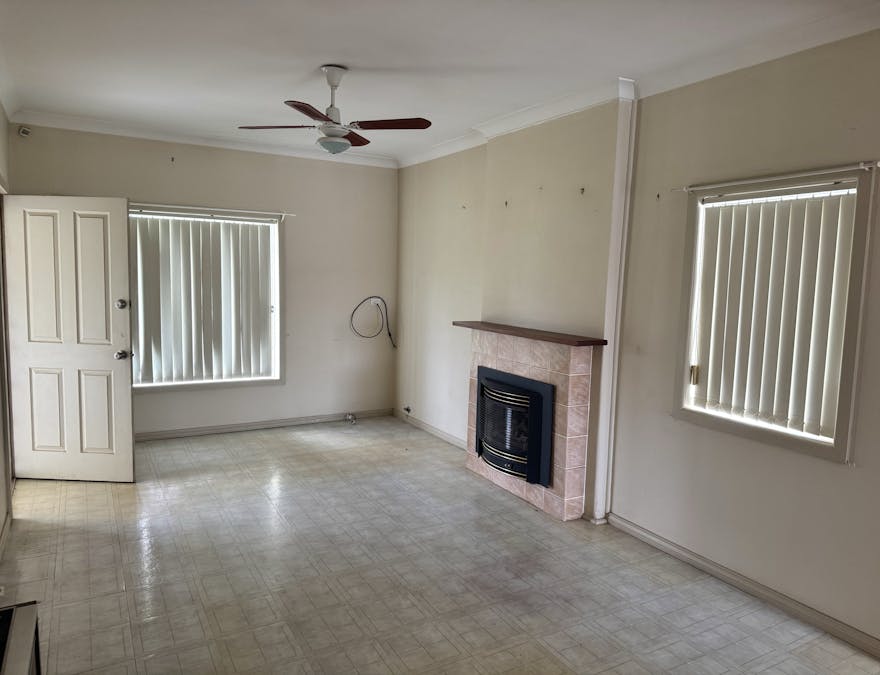 10 Thomas Street, Cowra, NSW, 2794 - Image 2