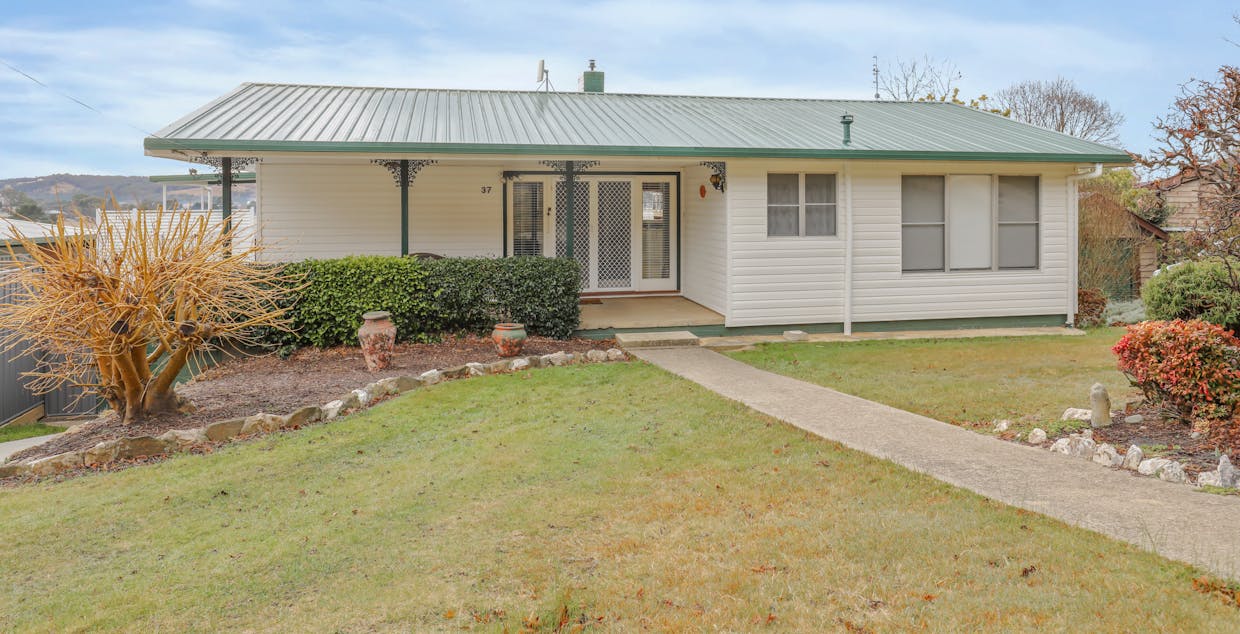37 Jenolan Street, Oberon, NSW, 2787 - Image 1