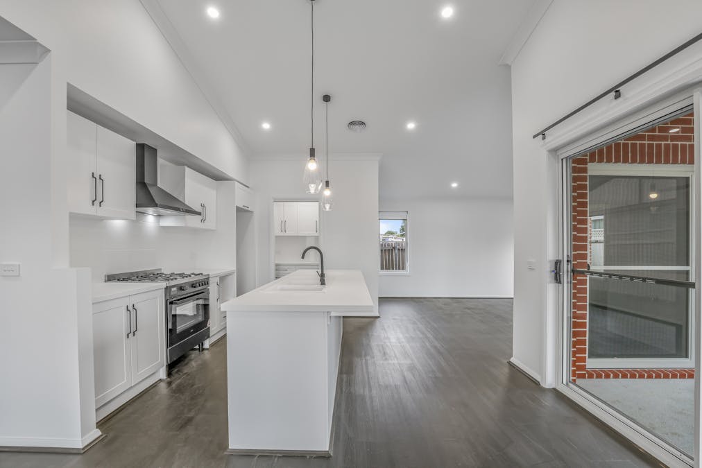 10a Northcott Dr, West Bathurst, NSW, 2795 - Image 5