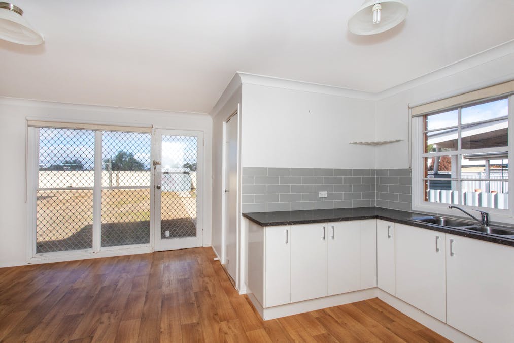 100 Lyall Street, Cowra, NSW, 2794 - Image 3