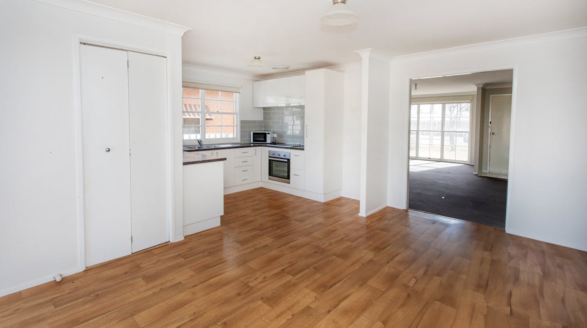 100 Lyall Street, Cowra, NSW, 2794 - Image 4