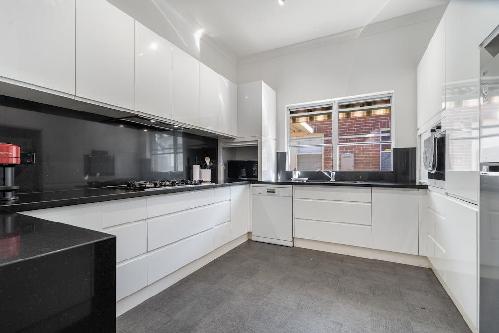 18 Bartlett Avenue, Cowra, NSW, 2794 - Image 2