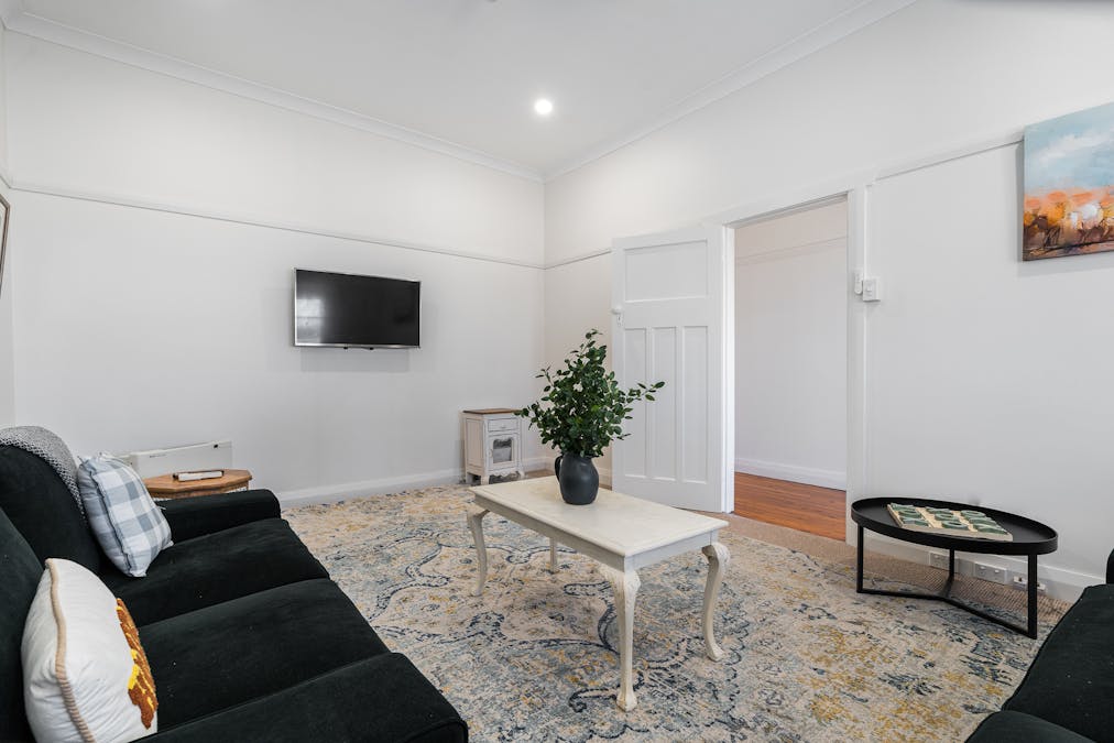 18 Bartlett Avenue, Cowra, NSW, 2794 - Image 4