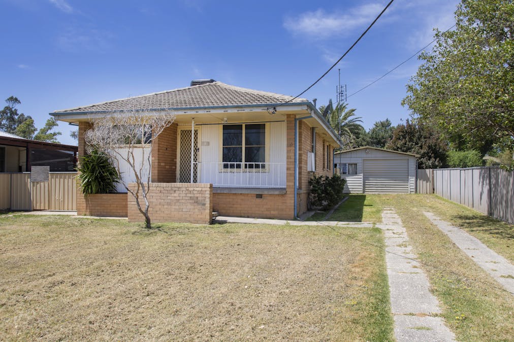 15 Hood Street, Cowra, NSW, 2794 - Image 1