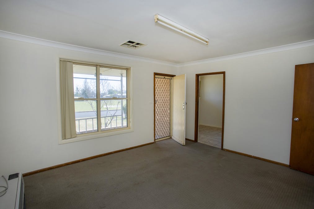 15 Hood Street, Cowra, NSW, 2794 - Image 2