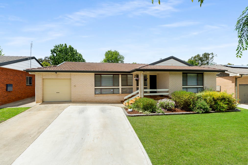 19 Hanna Street, Cowra, NSW, 2794 - Image 1