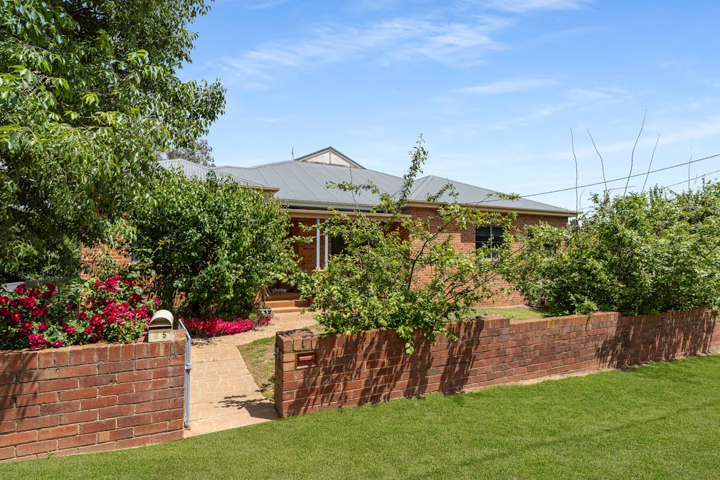 15 Parkes Street, Cowra, NSW, 2794 - Image 2