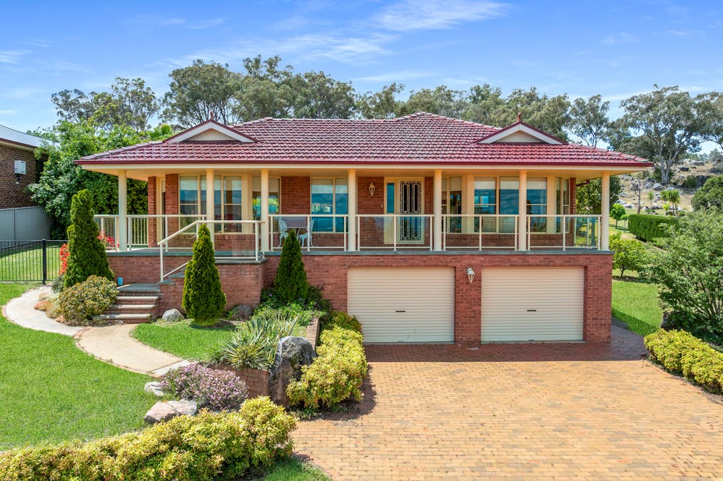 19 London Drive, Cowra, NSW, 2794 - Image 1