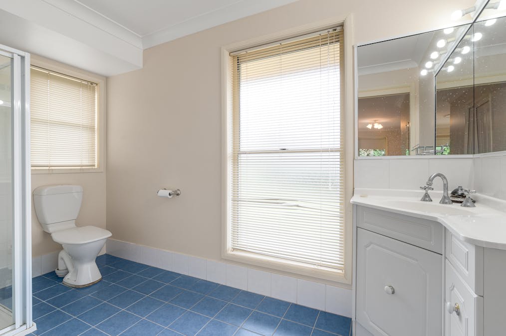 19 London Drive, Cowra, NSW, 2794 - Image 12