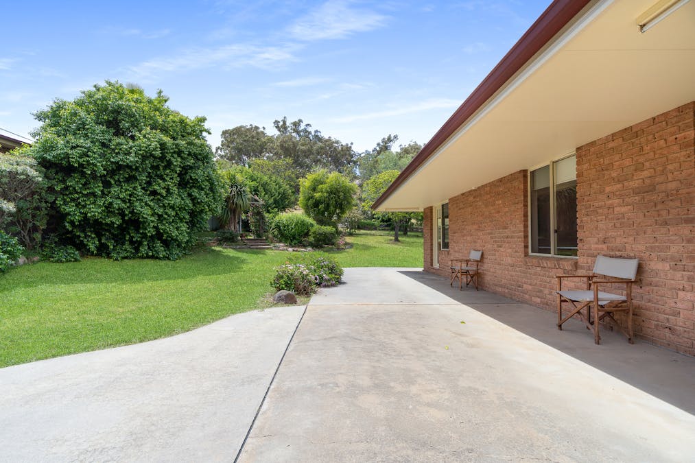 19 London Drive, Cowra, NSW, 2794 - Image 16