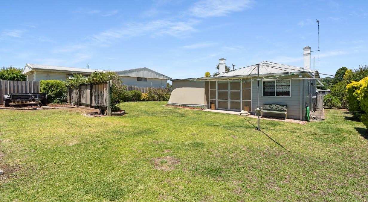 8 Courallie Street, Cowra, NSW, 2794 - Image 13