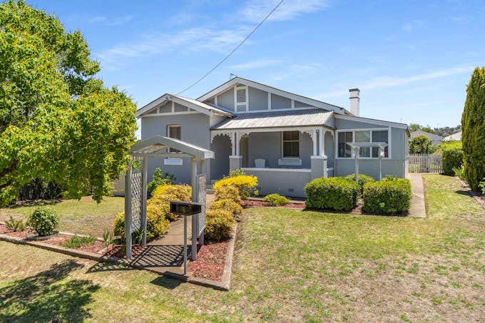 8 Courallie Street, Cowra, NSW, 2794 - Image 1